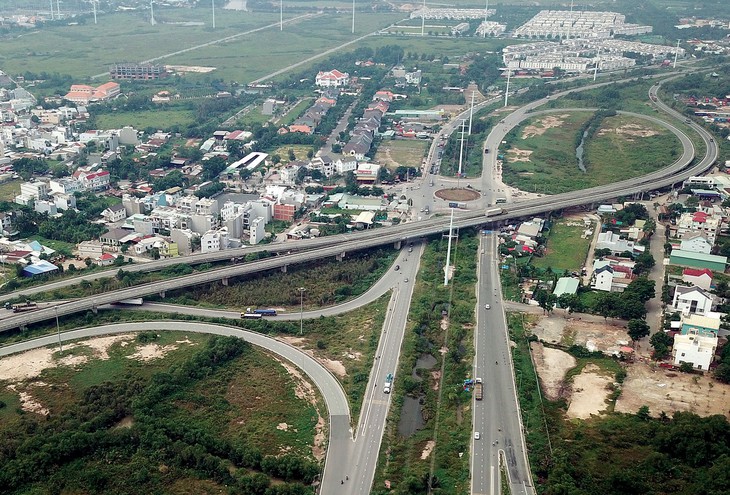 Ring Road 3 passing through Ho Chi Minh City has 8 express lanes
